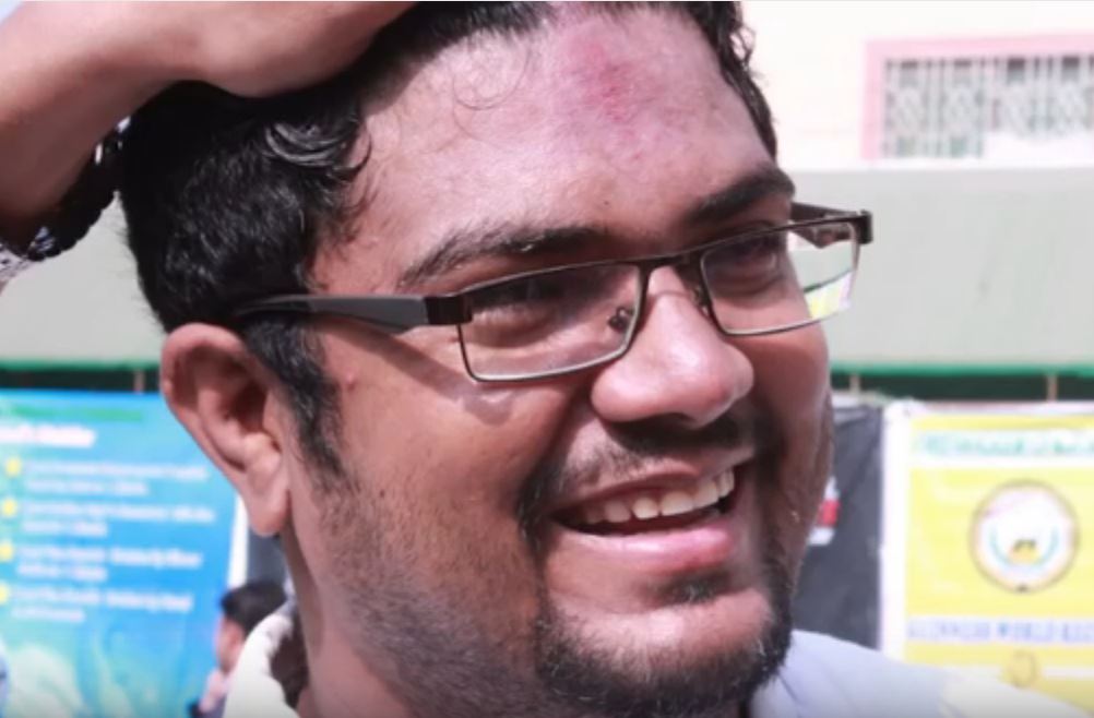 Человек-орехокол. Пакистанский спортсмен разбил головой 43 кокоса 1