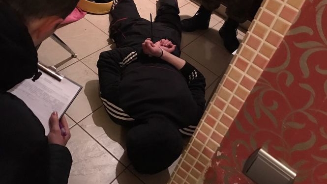 Наркоманы в прокуратуре. Задержанный сотрудник не только сам употреблял, но и других склонял