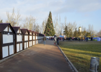 “Есть ли у вас ощущение праздника?”. Николаевцы рассказали, что думают о Главной елке и рождественской ярмарке в центре города