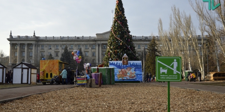 “Есть ли у вас ощущение праздника?”. Николаевцы рассказали, что думают о Главной елке и рождественской ярмарке в центре города