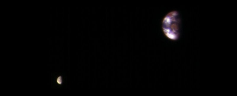 NASA показало, как выглядят Земля и Луна с орбиты Марса 1