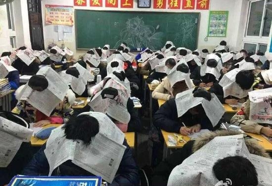 Говорят, работает. В Китае придумали дешевый способ борьбы со списыванием на экзаменах