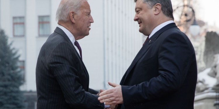 Визит Байдена. Порошенко обвинил РФ в убийстве 10 тыс. украинцев