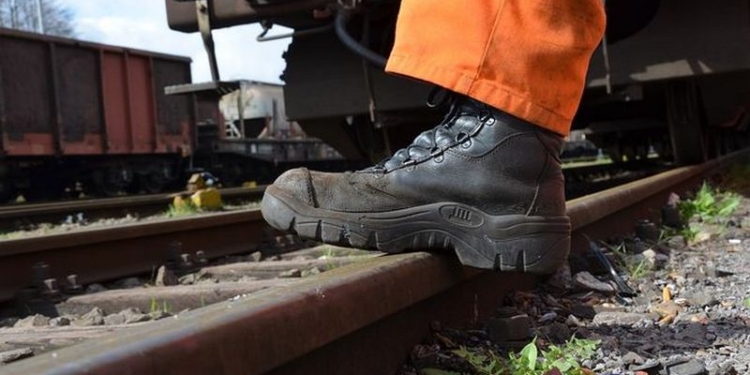 Ветераны АТО опять блокируют железную дорогу в оккупированный Донбасс – нардеп