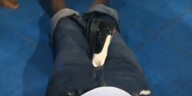 У них уже состоялась реформа? В ЮАР популярный проповедник “исцеляет” СПИД с  помощью …ботинка