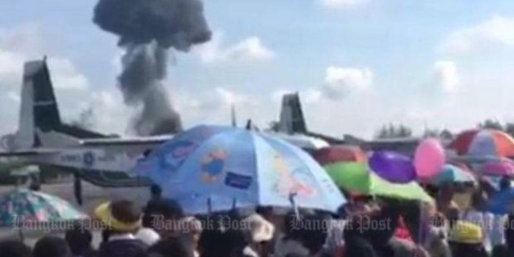 В Таиланде во время авиашоу разбился истребитель