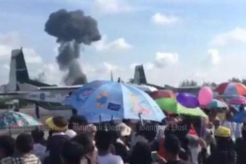 В Таиланде во время авиашоу разбился истребитель 1