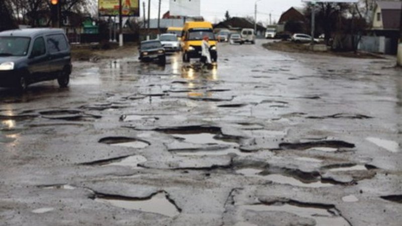 На ремонт дорог в Украине пойдет только треть от запланированного 1