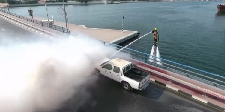 В Дубаи спасателей оснащают реактивными платформами