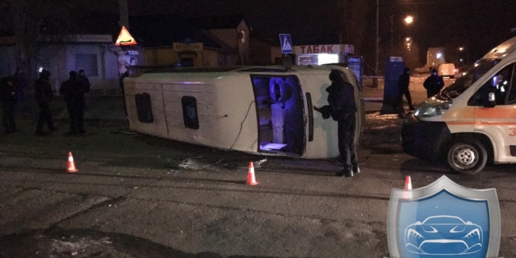 В Николаеве Toyota Camry врезалась в маршрутку. Среди пострадавших пассажиров – беременная