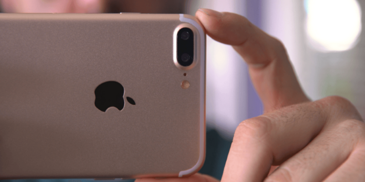 За отказ заменить «бракованный» iPhone американка протаранила магазин на джипе