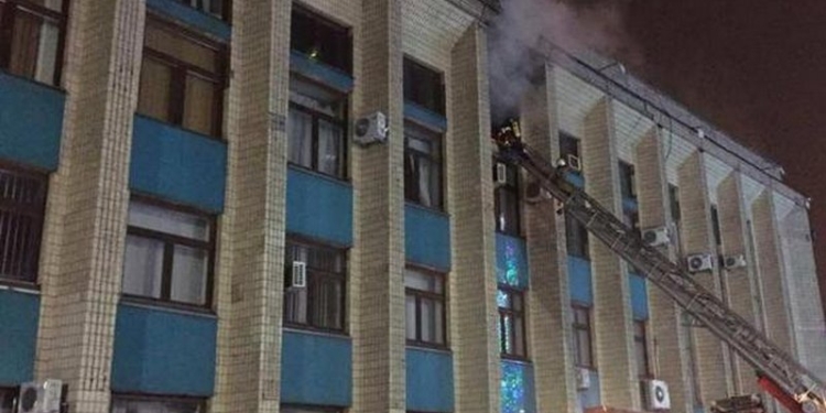 В Каменском во время ночных гуляний подпалили мэрию