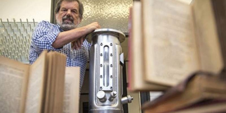 В Австрии изобрели “стиральную машинку”, которая может спасти 40 миллионов старинных книг