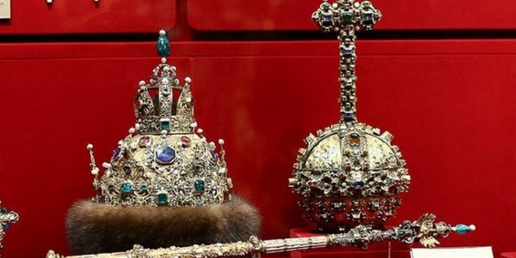 Экс-депутат Госдумы возродит российскую монархию на островах Кирибати