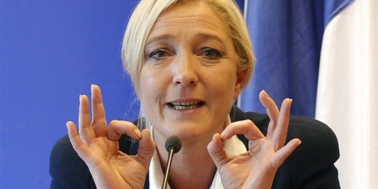 Казалось бы, какая связь: Мари Ле Пен не считает аннексию Крыма незаконной и берет кредит на выборы у российских банков