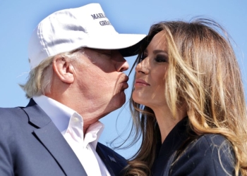 Мелани Трамп рассказала, что ей приходится помогать мужу “волшебным пенделем”