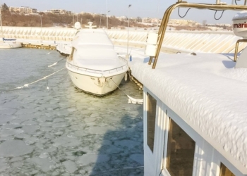 Впервые за 60 лет: у берегов Болгарии замерзло Черное море