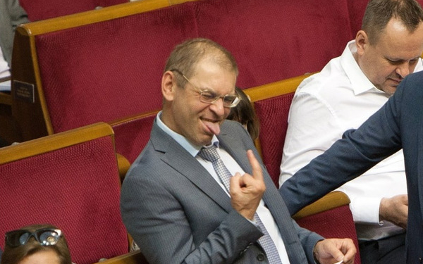 Водитель автобуса заявил: Пашинский стрелял первым. Аваков должен забрать у него наградное оружие