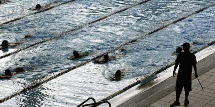 В Швейцарии школьницы-мусульманки теперь будут плавать вместе с мальчиками