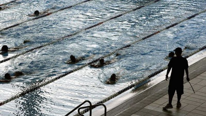 В Швейцарии школьницы-мусульманки теперь будут плавать вместе с мальчиками 1