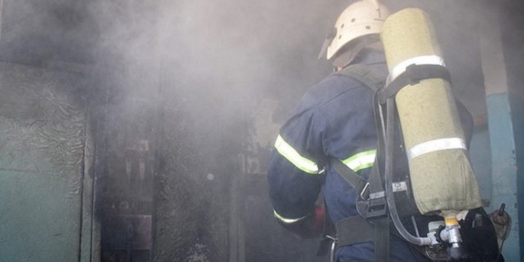 Спасатели ликвидировали пожар в многоэтажке Николаева. Два человека в больнице