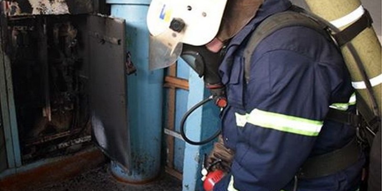 Спасатели ликвидировали пожар в многоэтажке Николаева. Два человека в больнице