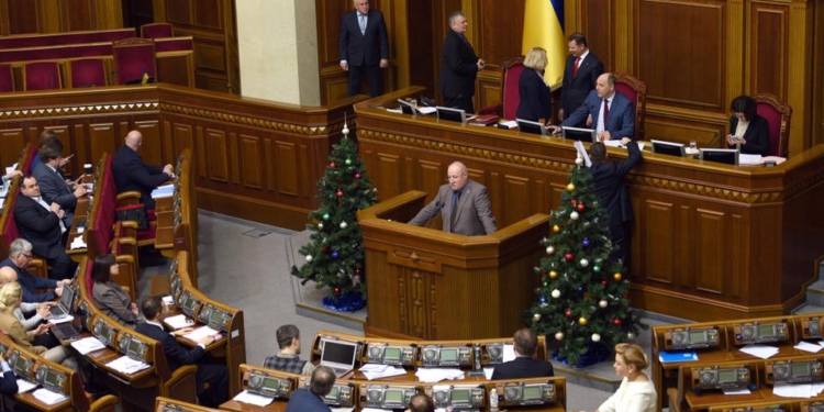 Народные депутаты призвали Порошенко признать безотлагательным принятие закона о процедуре импичмента