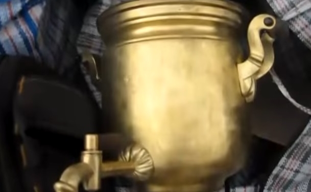 В Тулу? Из Украины в РФ пытались вывезти старинный самовар