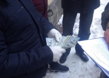 Во Львовской области задержали СБУшника, требовавшего $6,5 тысяч взятки