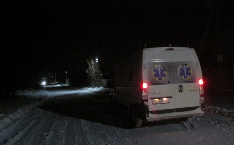 За первую ночь снежного циклона активисты вытащили из заносов 10 "скорых" 1