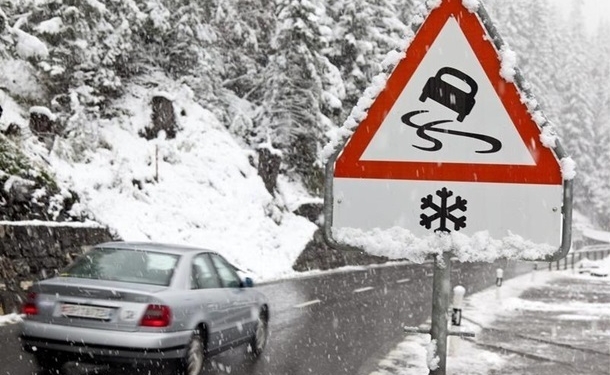 В Одессе снова снег, в город не пускают фуры и автобусы