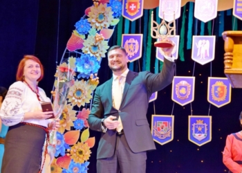 В Николаеве отпраздновали День соборности: вручили два ордена и шесть “заслуженных”