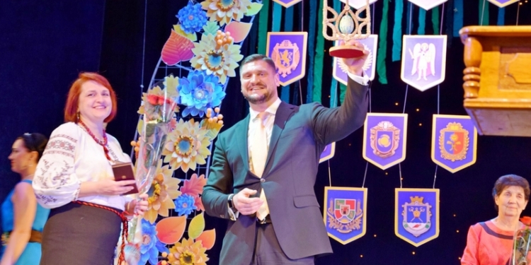 В Николаеве отпраздновали День соборности: вручили два ордена и шесть “заслуженных”