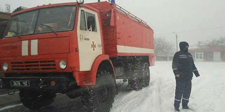 Спасатели открыли пункт обогрева на трассе Н-11 в Николаевской области и организовали мобильные патрули