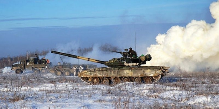 Порошенко поручил модернизировать танки ВСУ вместо закупки новой техники