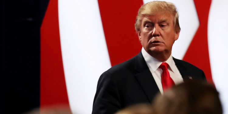 Взятки и секс-вечеринки. Трампу показали компромат на него, собранный в РФ