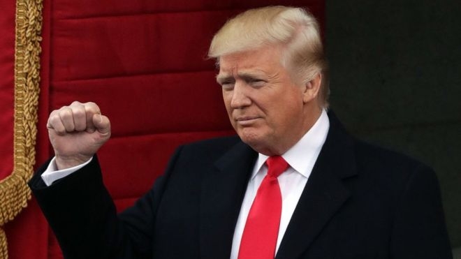 “Мы вернем наши границы”. “Покупай американское и нанимай на работу американцев”. Первая речь президента Трампа