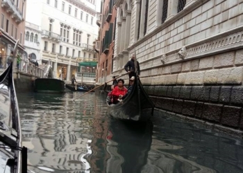 Из Венеции ушла вода. А запах остался