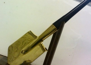 Лопату из золота нашли при обыске у бывшего зама генпрокурора