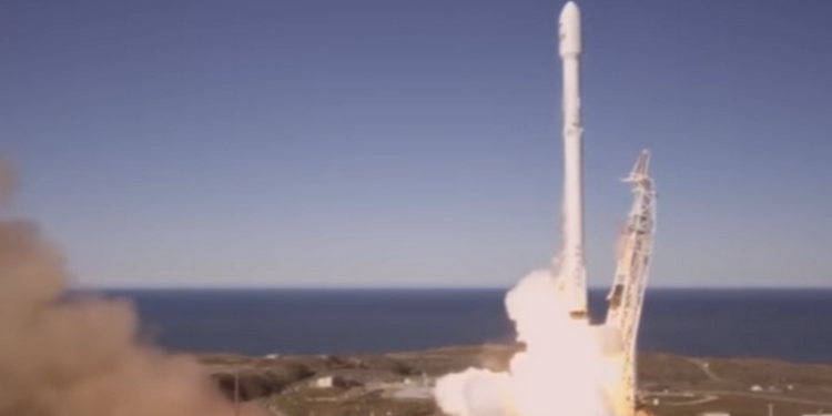 Компания SpaceX успешно запустила ракету Falcon 9