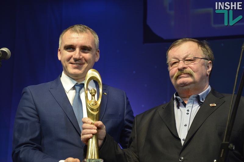 В Николаеве наградили победителей общегородской программы «Человек года» 35