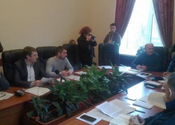 Управление культуры Николаевского горсовета за 42,5 тыс.грн. купило светодиодную елку для детской музыкальной школы (ДОКУМЕНТ)