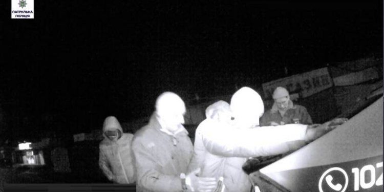 В Корабельном районе Николаева патрульные задержали подозреваемого в ограблении