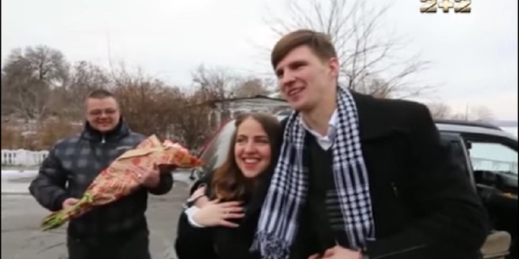 «Да сейчас оторвемся!»: в Николаеве патрульный полицейский инсценировал погоню, чтобы эффектно сделать своей девушке предложение руки и сердца