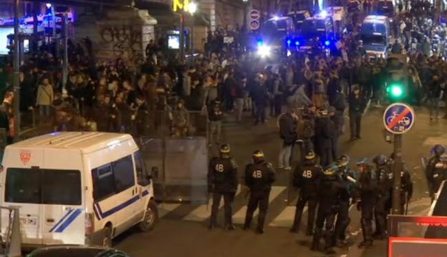 Из-за жестокости полиции в отношении мигранта в столице Франции – массовые беспорядки