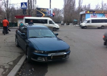 Не святовалентиновское происшествие: в Николаеве авто сбило женщину на тротуаре, правоохранители ищут свидетелей