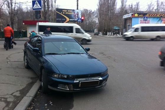 Не святовалентиновское происшествие: в Николаеве авто сбило женщину на тротуаре, правоохранители ищут свидетелей