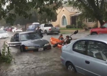 Калифорнию сильно штормит: есть погибший