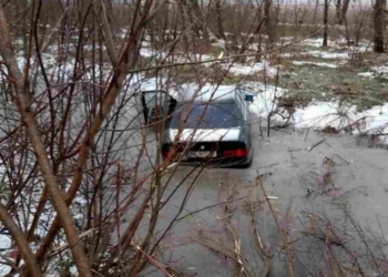 Непогода на Николаевщине: спасатели вытащили из кюветов и заносов легковушки и скорую помощь