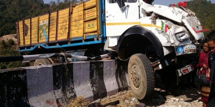 В Индии перекинулась фура, которая везла людей в церковь, – погибло 16 человек